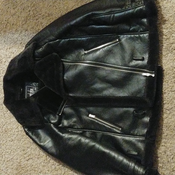 Mark Alan New York Shearling - Picture 2 of 16